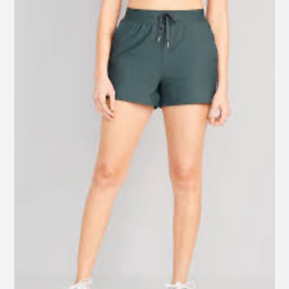 Old Navy Pants - NWT Old Navy Active Powersoft ‘High Rise Go Dry’ Shorts Green size medium